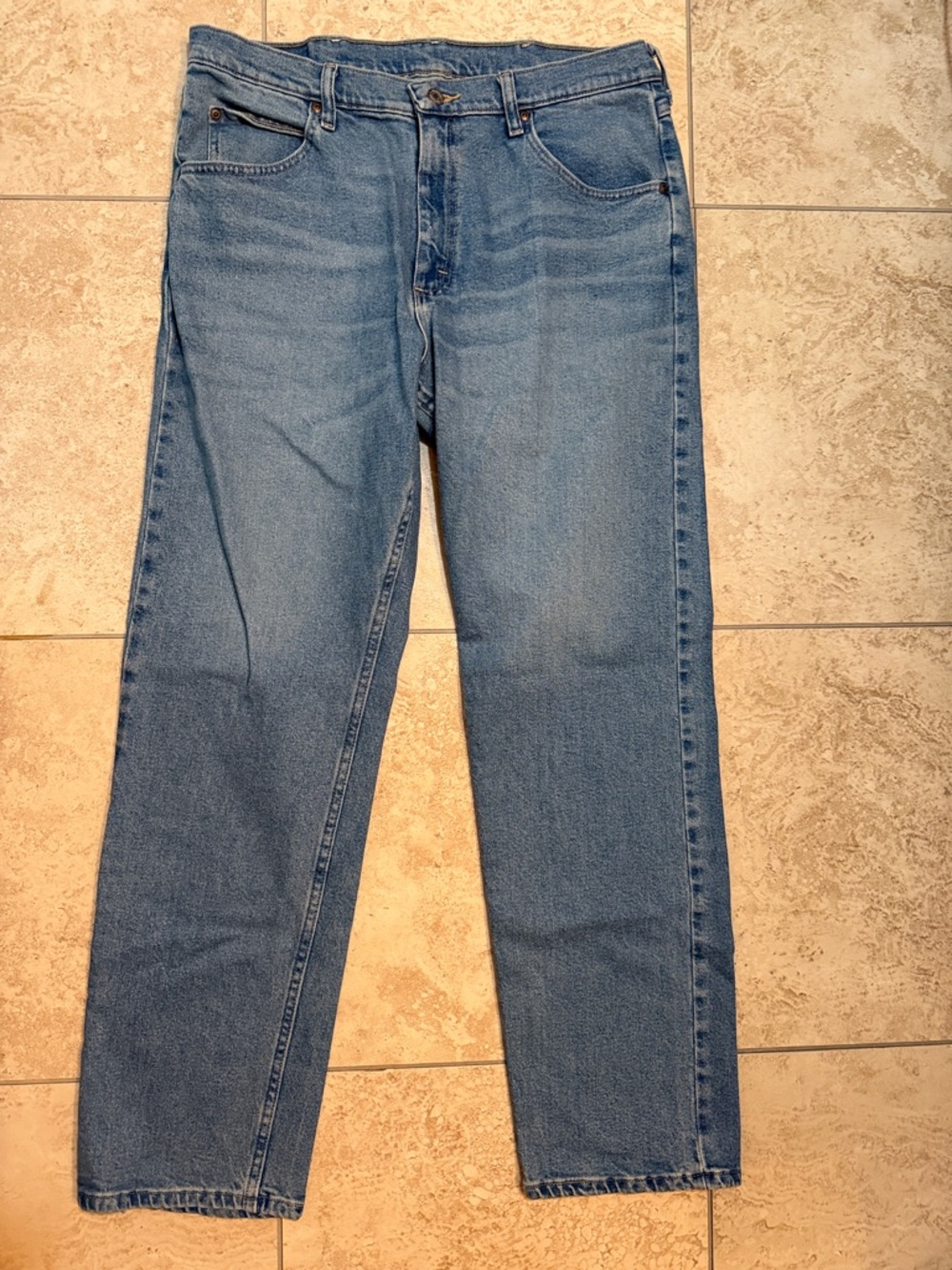 Wrangler Men's Straight jeans size 34x32